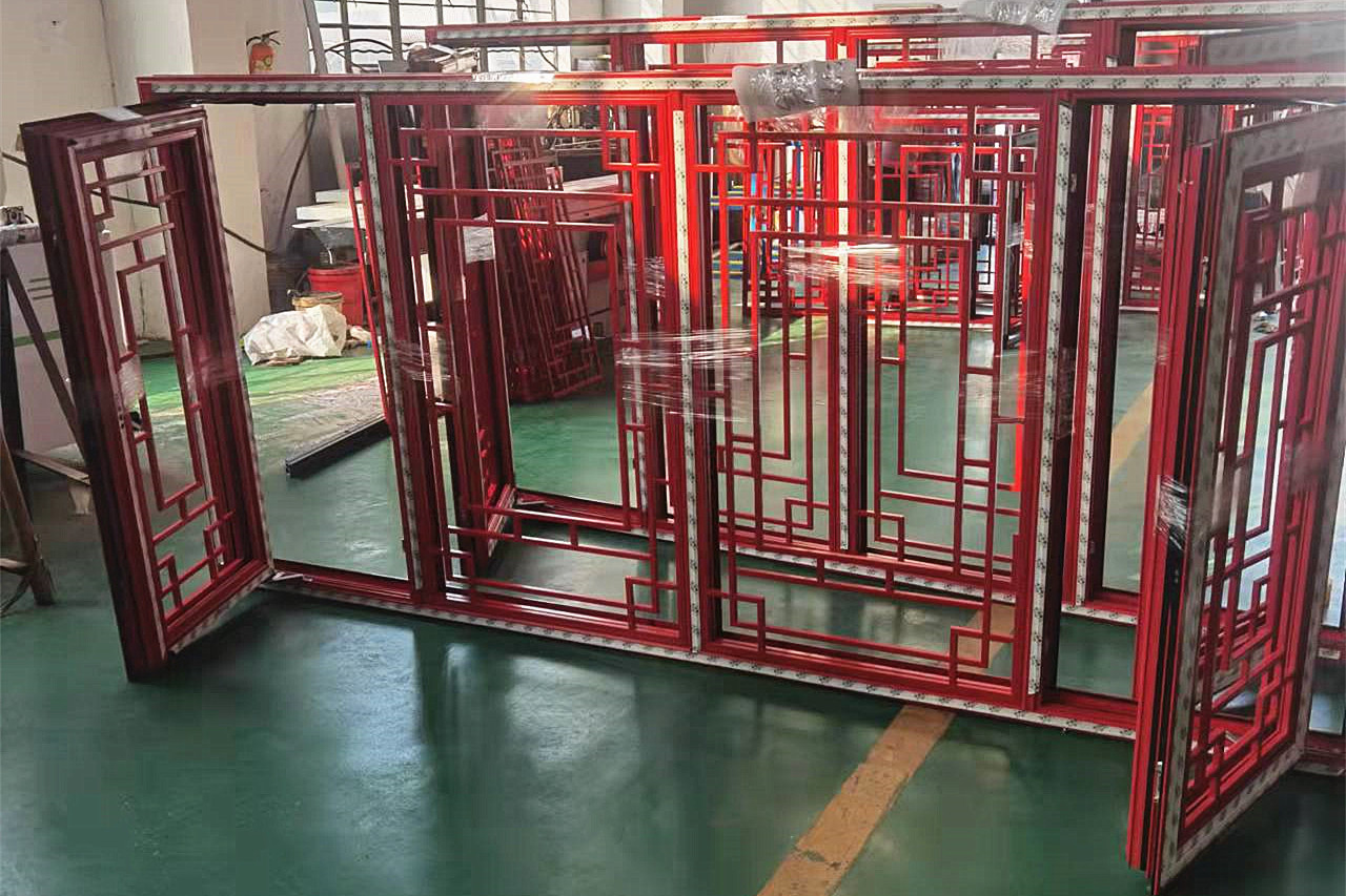 北京自建四合院红色仿古门窗「冠墅阳光」