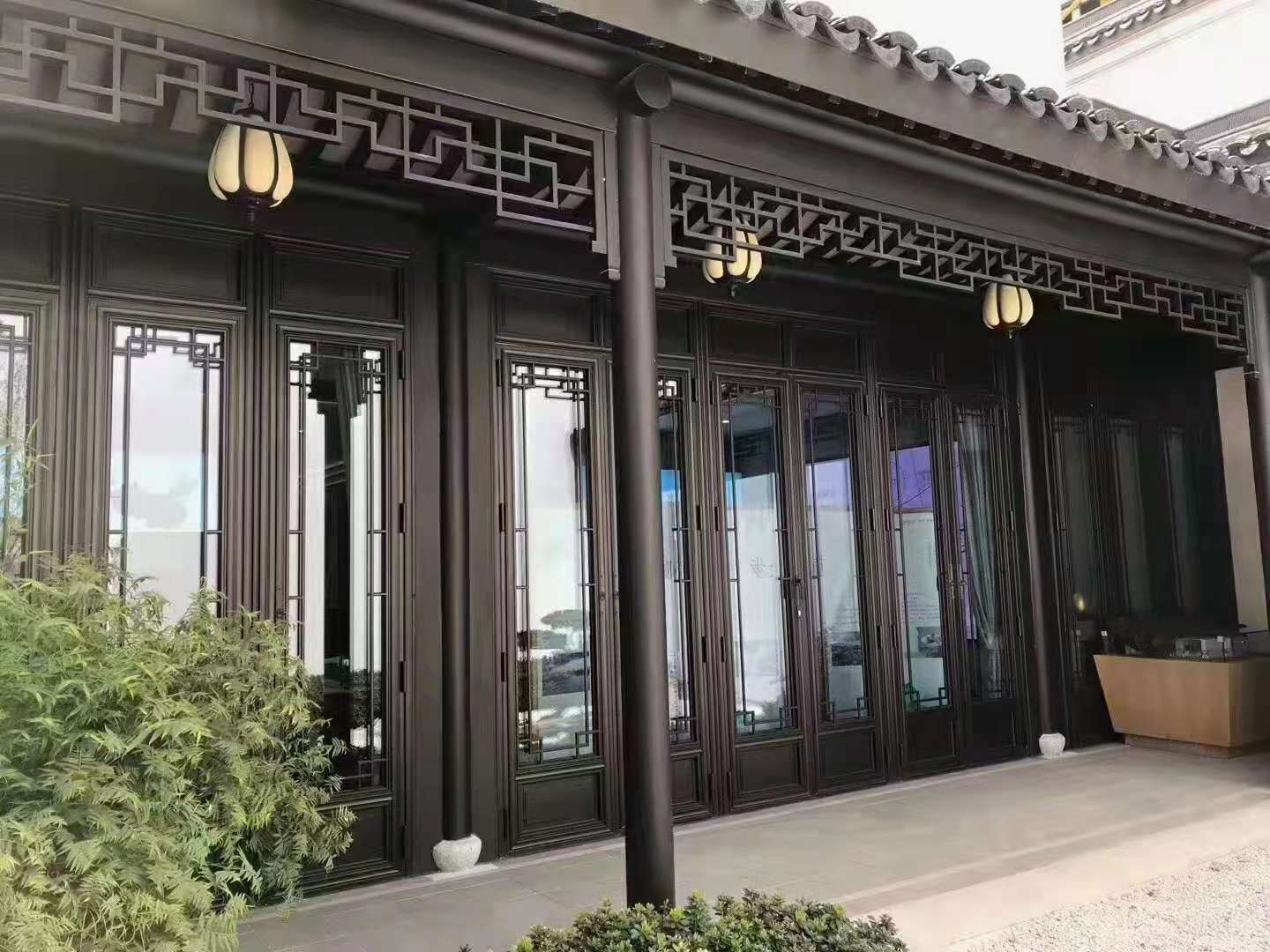 铝合金中式门窗.jpg